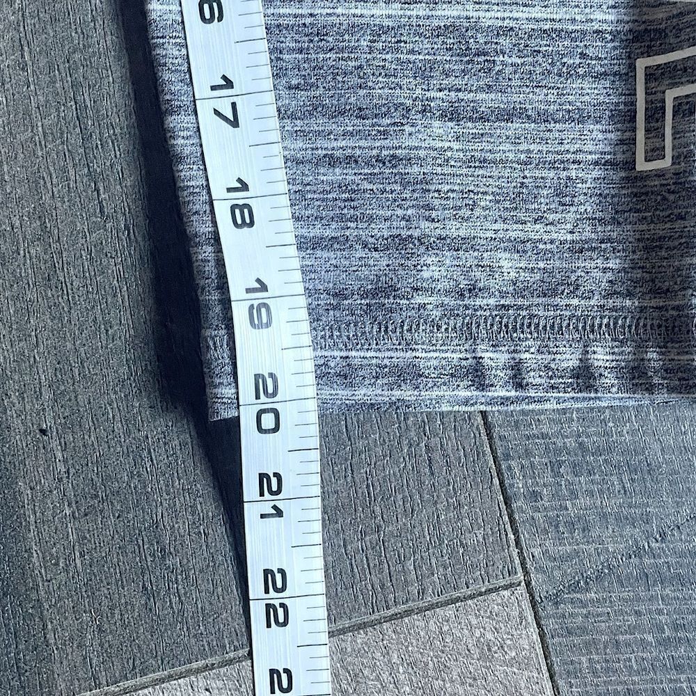 Victoria’s Secret Light-Gray “LOVE” 3/4 Leggings. Size Medium. - Picture 4 of 5